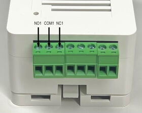 Connexions relais au boîtier de signal « Protection grêle – tout simplement automatique » étiqueté